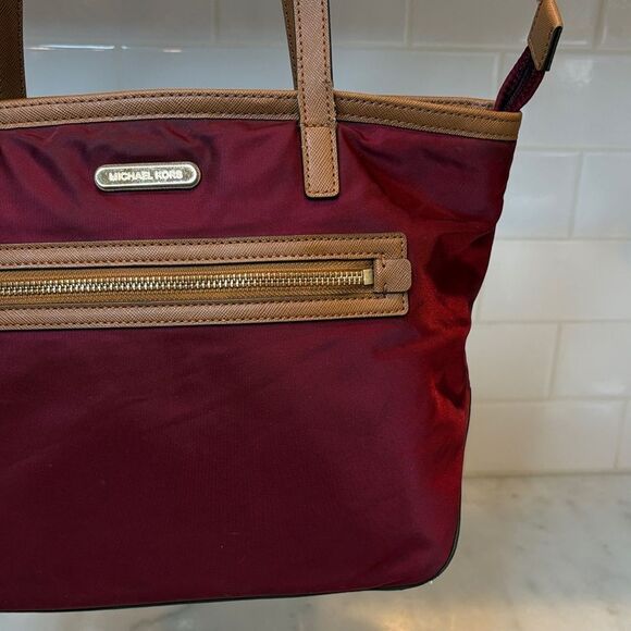 MICHAEL KORS Preppy Core Nylon & Leather Kempton Tote - Picture 4 of 16